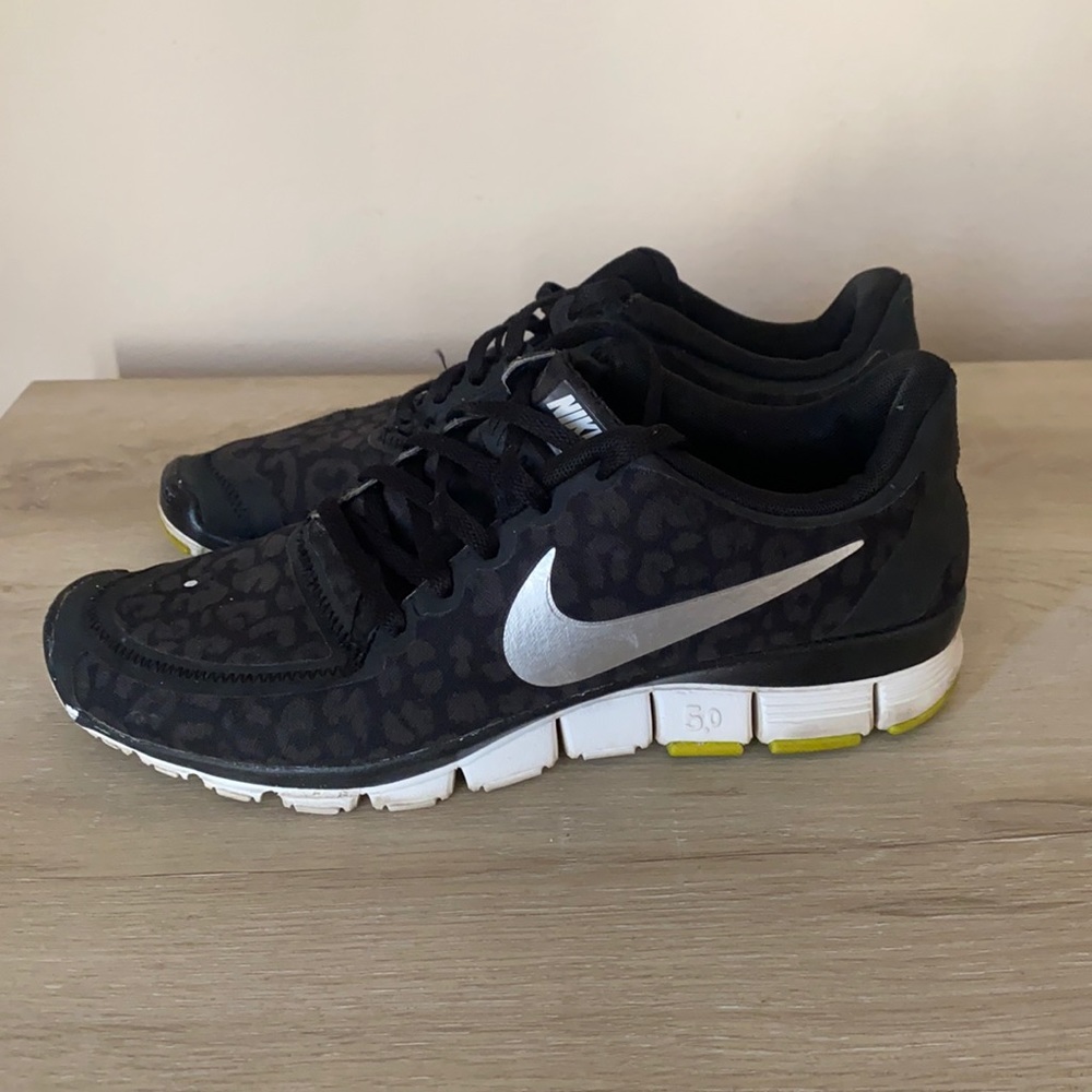 Nike shoes black free run women’s 8.5